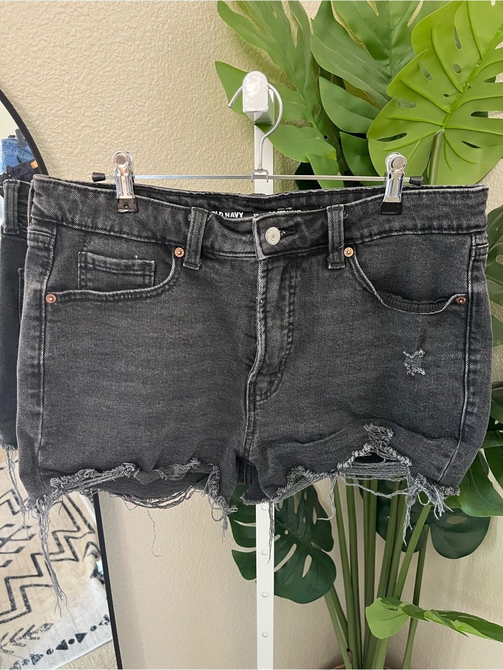 🖤 Old Navy High-Rise OG Straight Distressed Black Denim Shorts Size 12